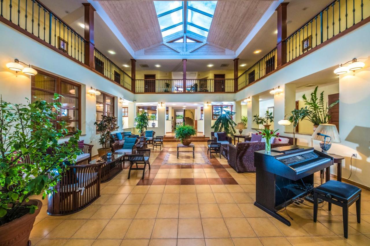 Hotel Forest Hills زيرك المظهر الخارجي الصورة