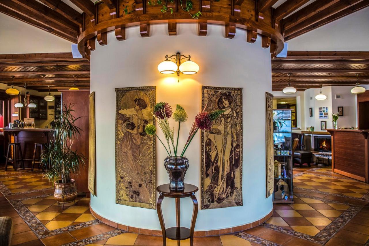 Hotel Forest Hills زيرك المظهر الخارجي الصورة