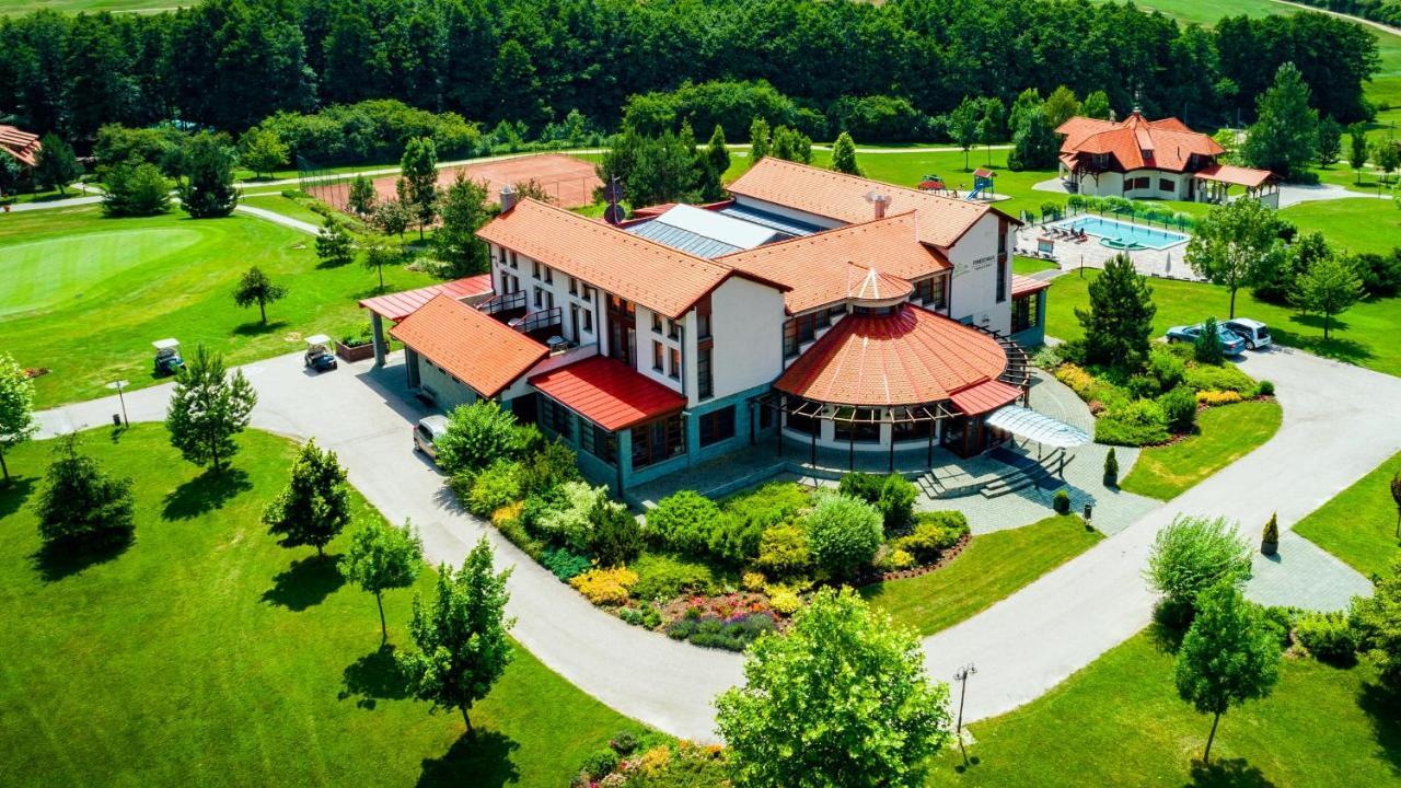 Hotel Forest Hills زيرك المظهر الخارجي الصورة