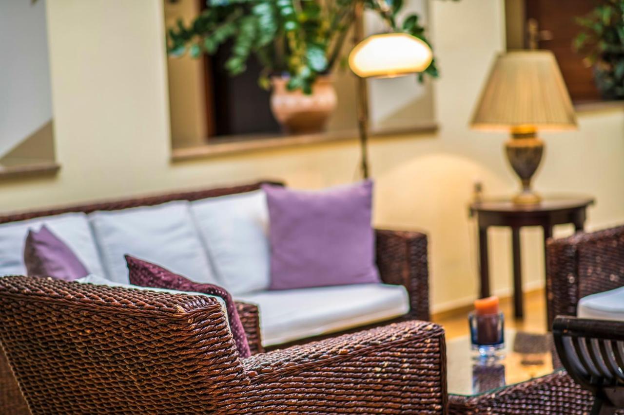 Hotel Forest Hills زيرك المظهر الخارجي الصورة