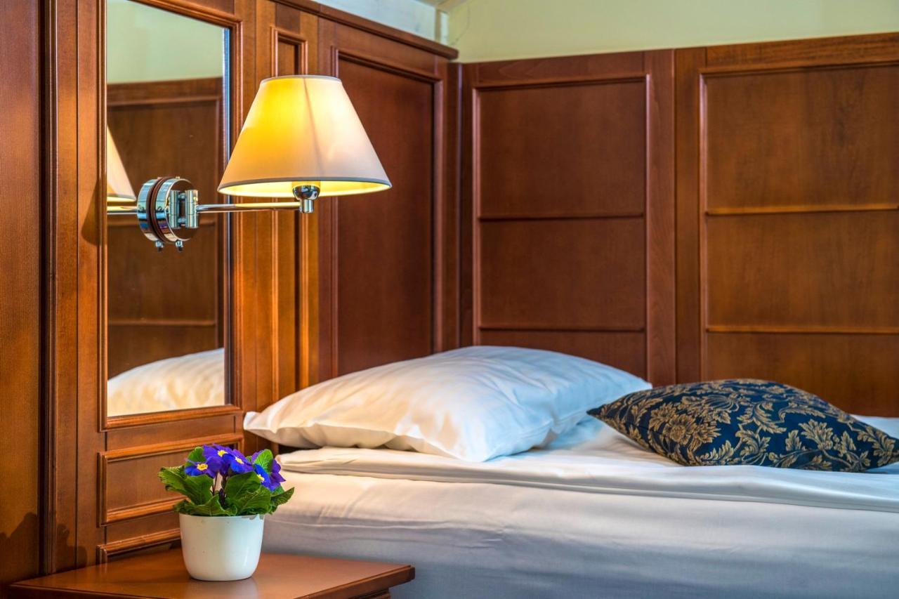 Hotel Forest Hills زيرك المظهر الخارجي الصورة