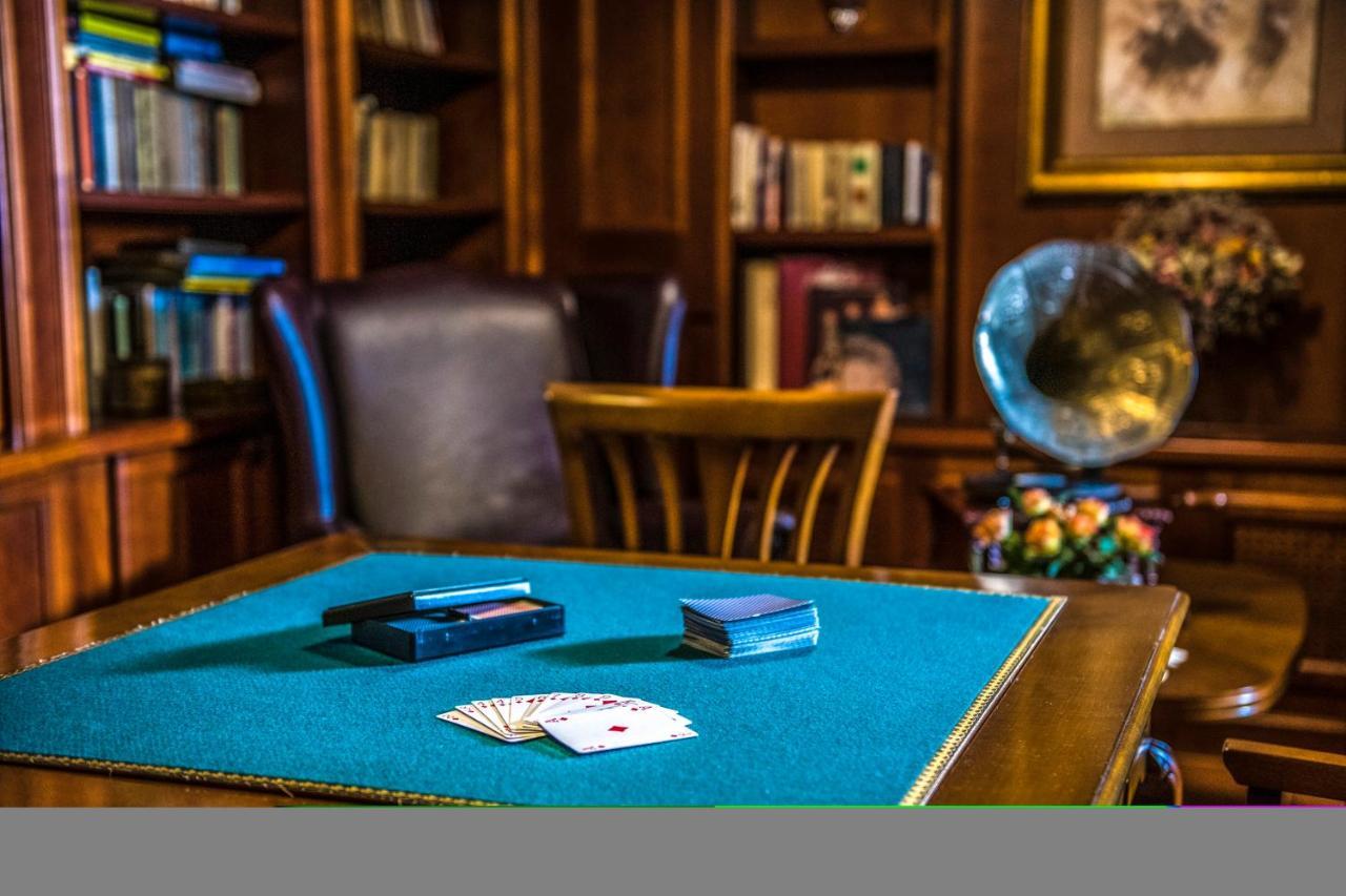 Hotel Forest Hills زيرك المظهر الخارجي الصورة
