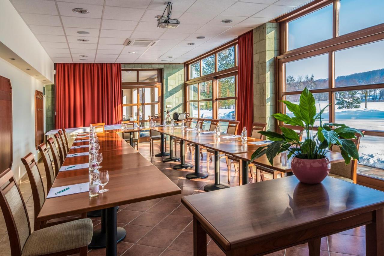 Hotel Forest Hills زيرك المظهر الخارجي الصورة
