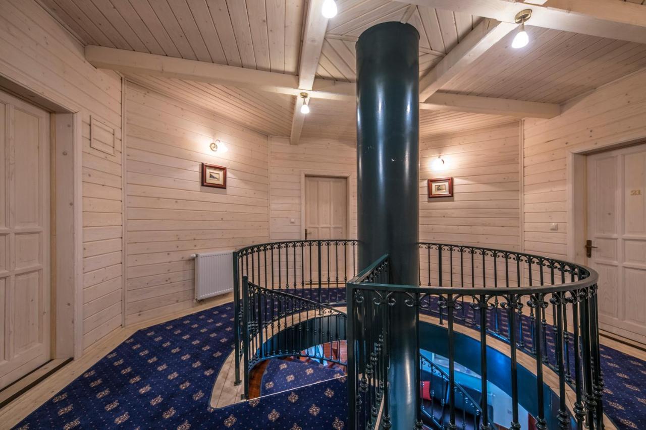 Hotel Forest Hills زيرك المظهر الخارجي الصورة