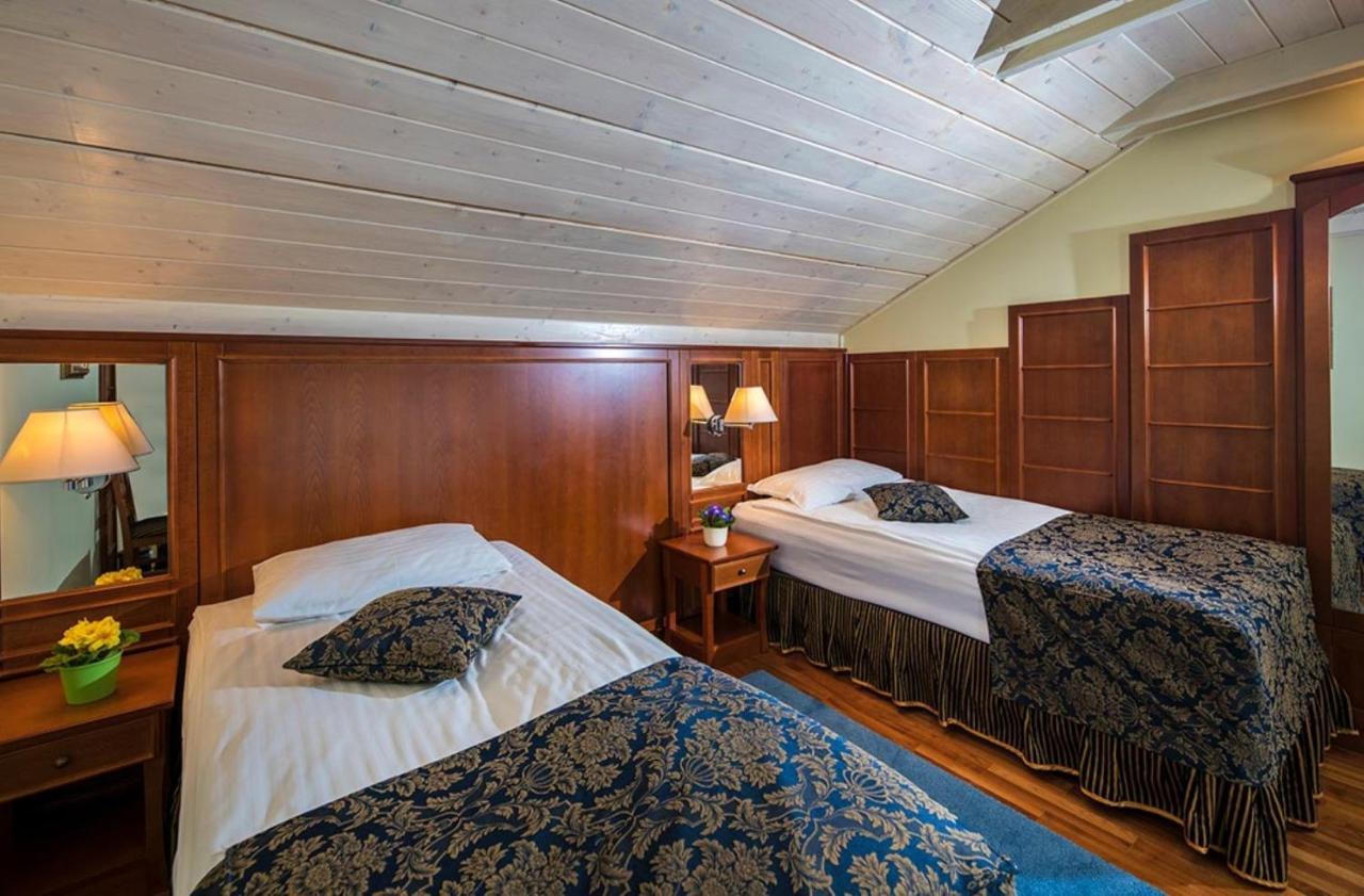 Hotel Forest Hills زيرك المظهر الخارجي الصورة