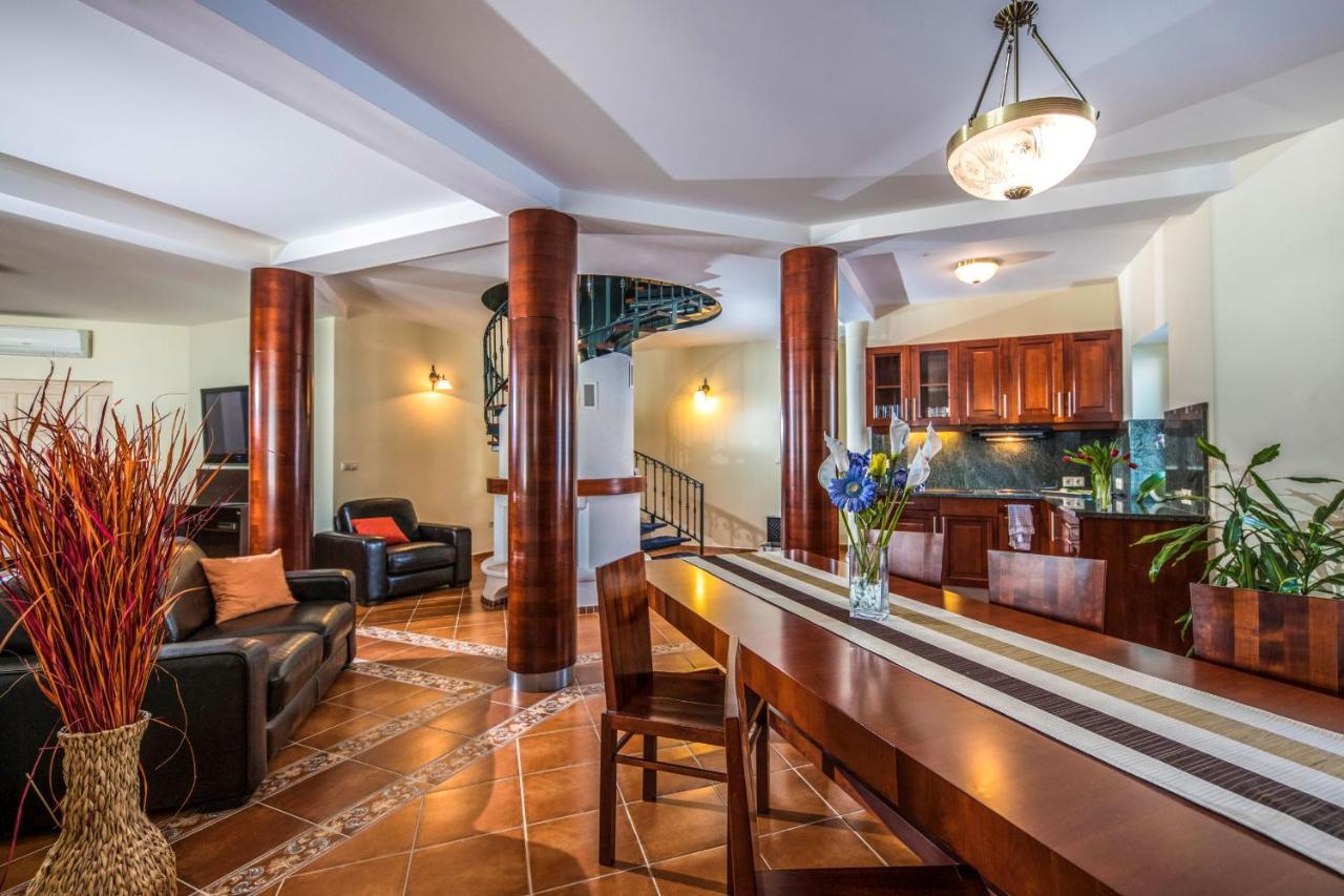 Hotel Forest Hills زيرك المظهر الخارجي الصورة