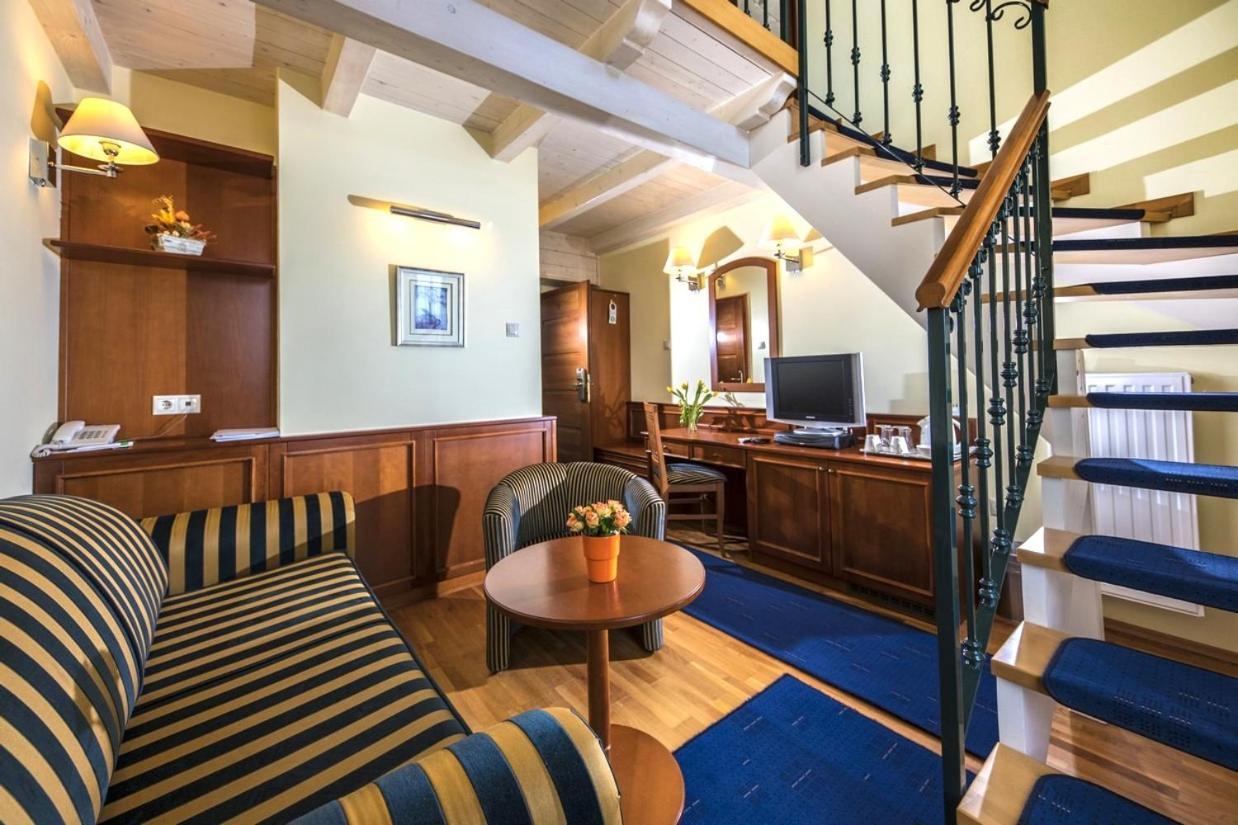 Hotel Forest Hills زيرك المظهر الخارجي الصورة