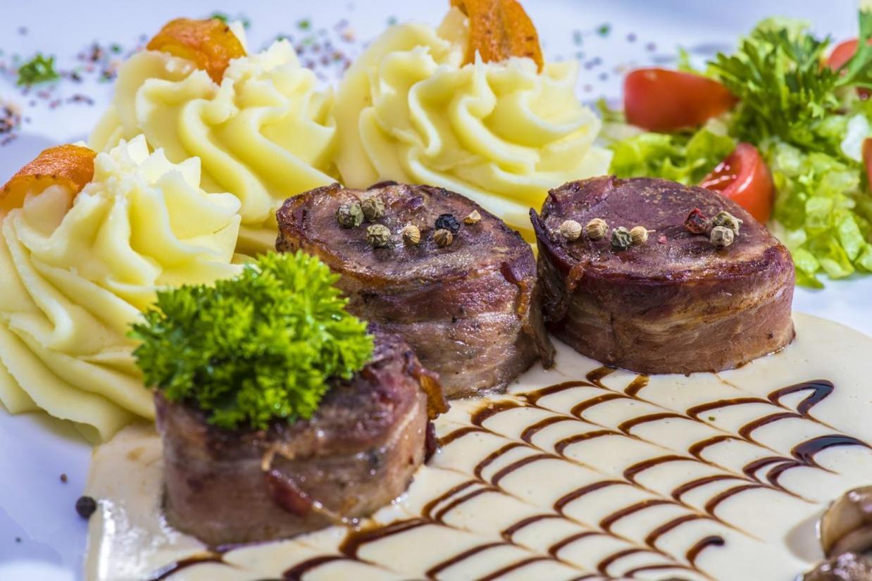 Hotel Forest Hills زيرك المظهر الخارجي الصورة