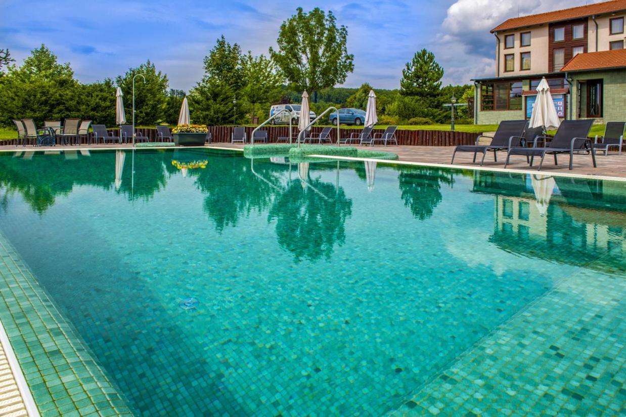 Hotel Forest Hills زيرك المظهر الخارجي الصورة